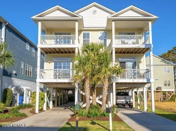 4 bedroom, 3 bath condo two blocks from the Ocean Blvd beach - Beach Condo for sale in Carolina Beach, North Carolina on Beachhouse.com