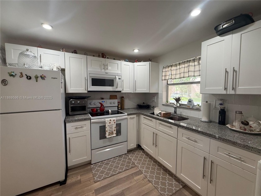 Beautiful corner unit  1/1/.5 condo in this 55+ community  with - Beach Condo for sale in Sunrise, Florida on Beachhouse.com