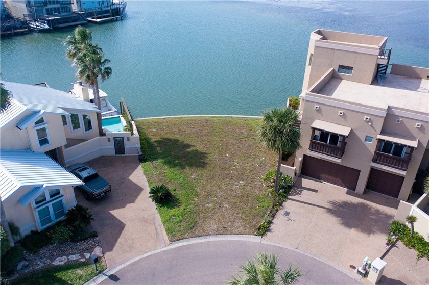 Fantastic location for this fingertip lot overlooking the Laguna - Beach Lot for sale in Corpus Christi, Texas on Beachhouse.com