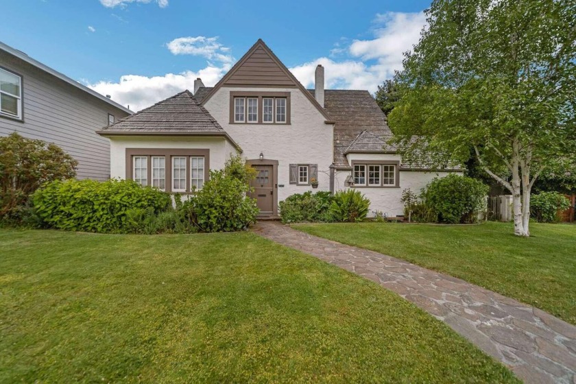 This is a Minimum Service Listing, please call your agent for - Beach Home for sale in Eureka, California on Beachhouse.com