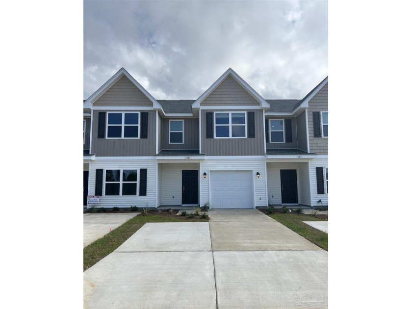 MOVE IN READY!  Located within 20 mins to Corry Station, NAS and - Beach Home for sale in Pensacola, Florida on Beachhouse.com