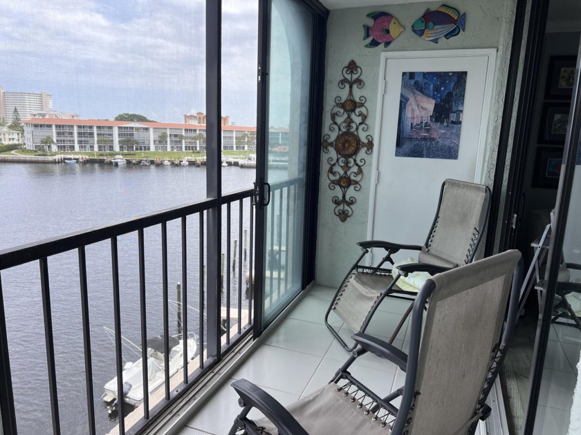 Updated 2/2 condo in sought after location East of US 1 with - Beach Condo for sale in Deerfield Beach, Florida on Beachhouse.com