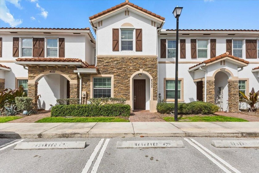 Beautiful Townhouse with 3 bedrooms and 2 1/2 bathrooms located - Beach Townhome/Townhouse for sale in West Palm Beach, Florida on Beachhouse.com