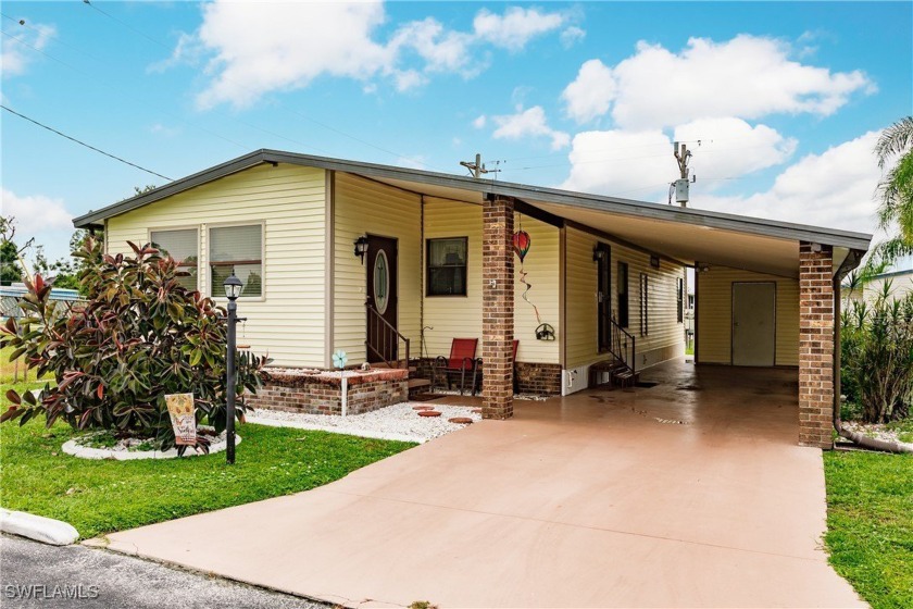 EXTREMELY NICE IMMACULATE HOME, LOCATED IN GREAT 55+ LAKE - Beach Home for sale in North Fort Myers, Florida on Beachhouse.com