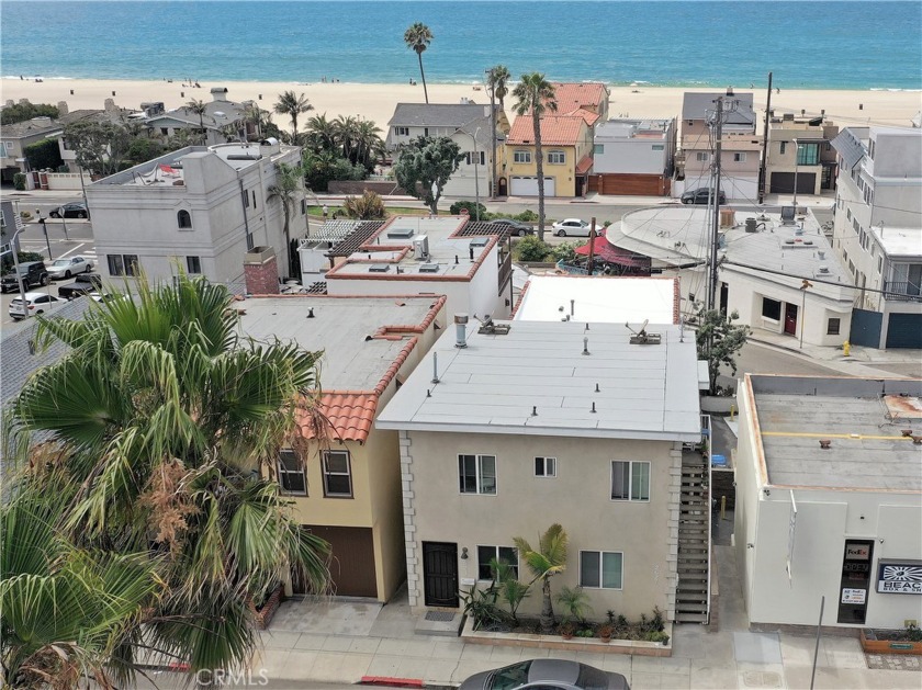 Located in the Hermosa Beach Sand Section, this stacked on top - Beach Townhome/Townhouse for sale in Hermosa Beach, California on Beachhouse.com