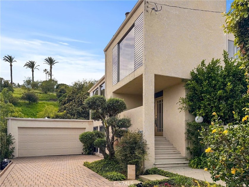 Awesome pool home with stunning ocean views, ideally situated on - Beach Home for sale in San Pedro, California on Beachhouse.com