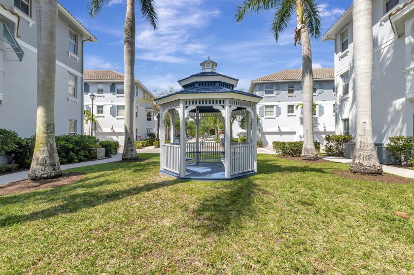 This ultra-charming townhouse is perfectly situated in the - Beach Townhome/Townhouse for sale in Boynton Beach, Florida on Beachhouse.com