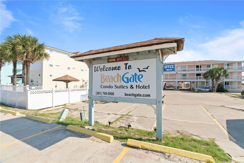 Small space. Big lifestyle. Prime beachside location. Welcome to - Beach Condo for sale in Port Aransas, Texas on Beachhouse.com
