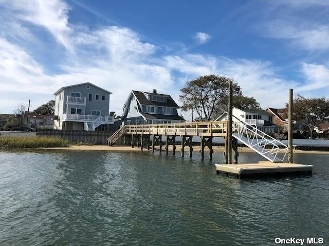 *Stunning Bayfront Home in Bay Colony**   Nestled in peaceful - Beach Home for sale in Baldwin Harbor, New York on Beachhouse.com