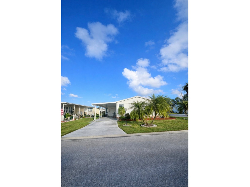 Beautiful corner lot home with great curb appeal and a welcoming - Beach Home for sale in Melbourne, Florida on Beachhouse.com