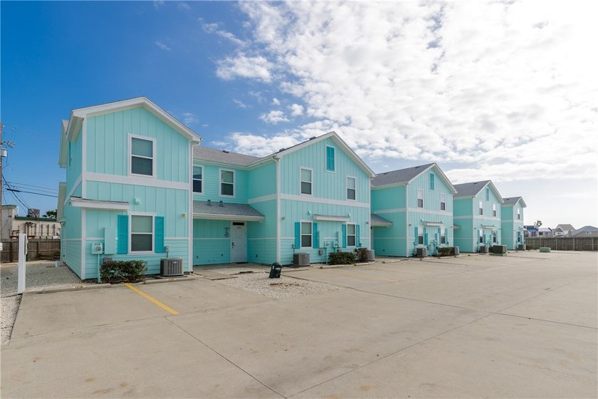This FULLY FURNISHED, POOLSIDE, completely turn key unit at NEMO - Beach Townhome/Townhouse for sale in Corpus Christi, Texas on Beachhouse.com