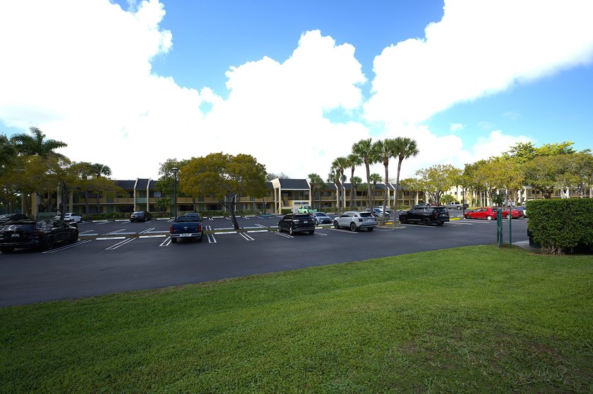 Handyman Special in Prime Boynton Beach Location! Don't miss - Beach Condo for sale in Boynton Beach, Florida on Beachhouse.com