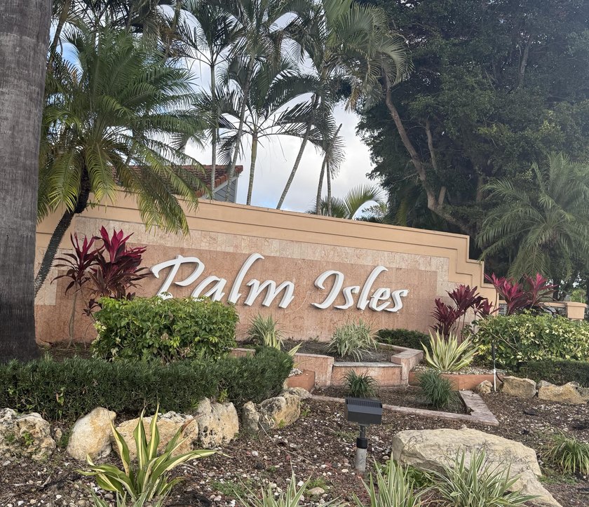 Enjoy the easy lifestyle in this very comfortable, well - Beach Condo for sale in Boynton Beach, Florida on Beachhouse.com