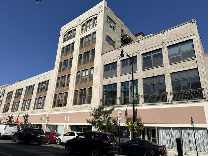 Unique 2-Bed 2-Bath Loft with Attached Garage Parking & Modern - Beach Home for sale in Chicago, Illinois on Beachhouse.com