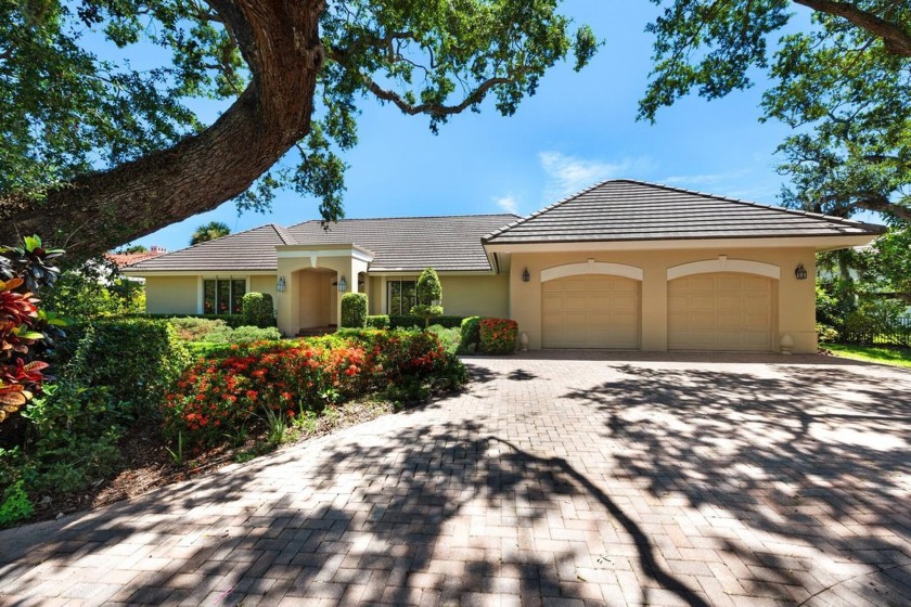 3Br/3Ba CBS home on .55 acre with 98 ft of lakefront. Very - Beach Home for sale in Vero Beach, Florida on Beachhouse.com