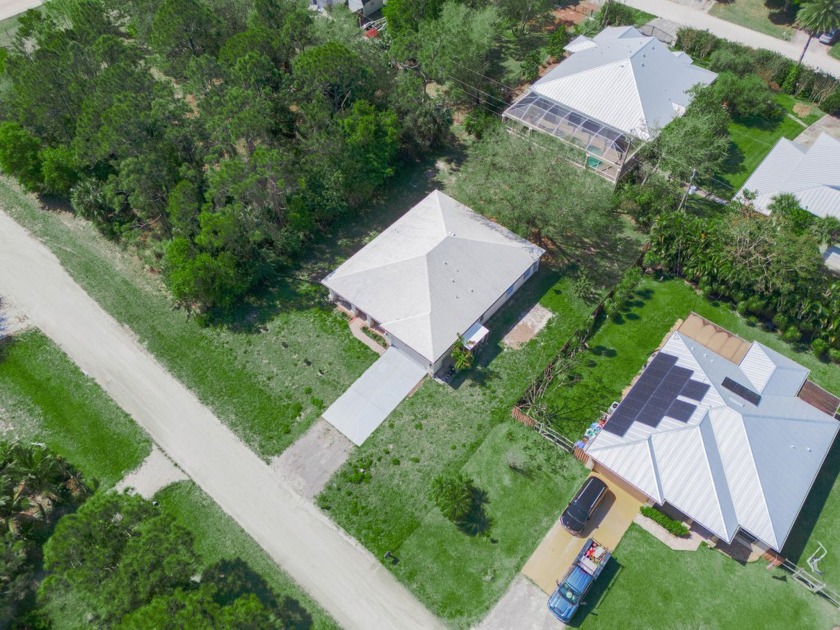 Step into this spacious 4/2/2 home in Vero Lake Estates - Beach Home for sale in Vero Beach, Florida on Beachhouse.com