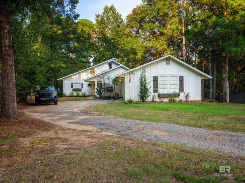 Charming Split-Level Home in Prime Lake Forest LocationNestled - Beach Home for sale in Daphne, Alabama on Beachhouse.com