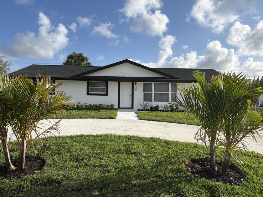 Welcome to this beautifully renovated home offering 1,773 square - Beach Home for sale in Palm Beach Gardens, Florida on Beachhouse.com