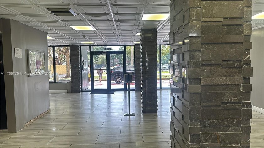 PERFECT FOR INVESTMENT. GREAT TENANT ON SITE. BIG ROOMS. WALK IN - Beach Condo for sale in Miami, Florida on Beachhouse.com