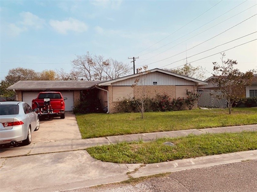 Sellers willing to help buyer with closing costs. Spacious (2120 - Beach Home for sale in Corpus Christi, Texas on Beachhouse.com