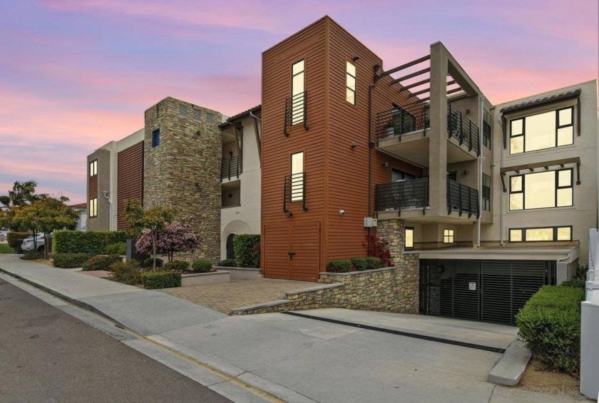 This one-of-a-kind penthouse offers the ultimate blend of - Beach Condo for sale in San Diego, California on Beachhouse.com