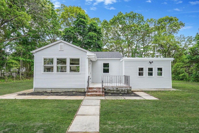 enjoy your summers with this Lovely updated ranch located down - Beach Home for sale in Shirley, New York on Beachhouse.com