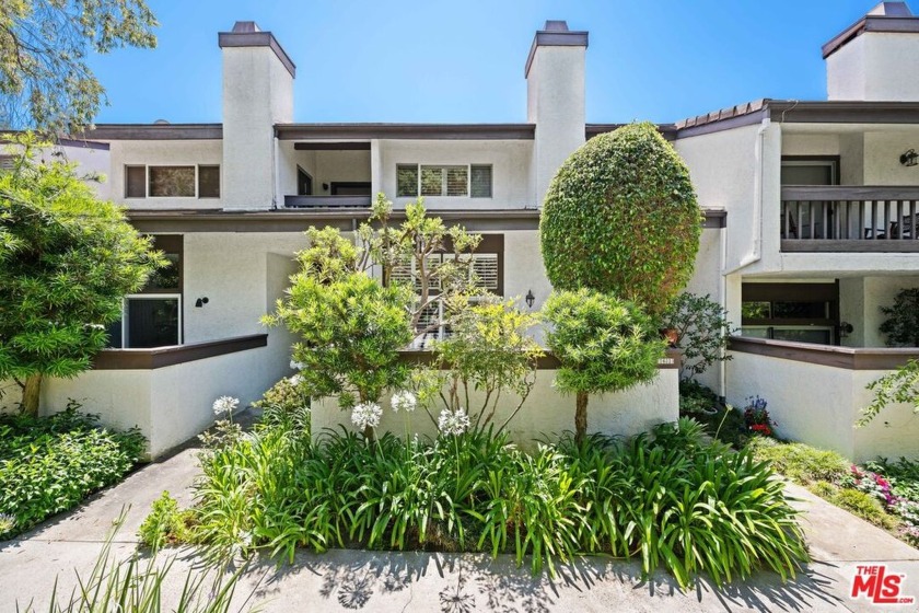 Welcome to 1622 Palisades Drive, a beautifully maintained - Beach Condo for sale in Pacific Palisades, California on Beachhouse.com