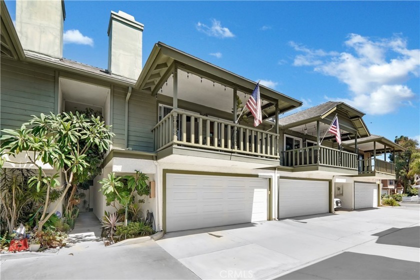 Nestled in the edge of Costa Mesa, this charming home offers the - Beach Condo for sale in Costa Mesa, California on Beachhouse.com