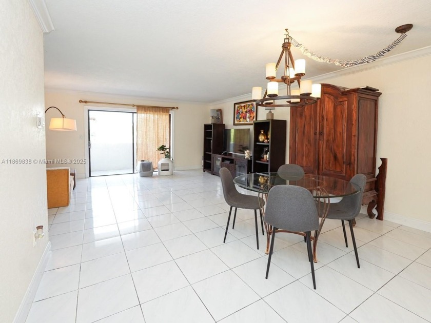 Spacious 2 bedroom, 2 bathroom home filled with natural sunlight - Beach Condo for sale in Miami Beach, Florida on Beachhouse.com