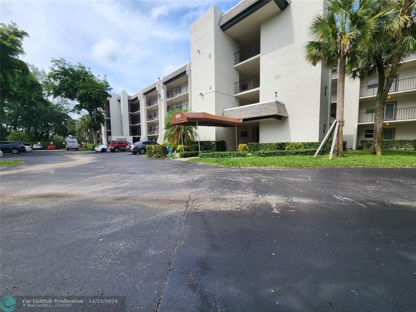 Great 2/2 condo in country club community, screened balcony - Beach Condo for sale in Davie, Florida on Beachhouse.com