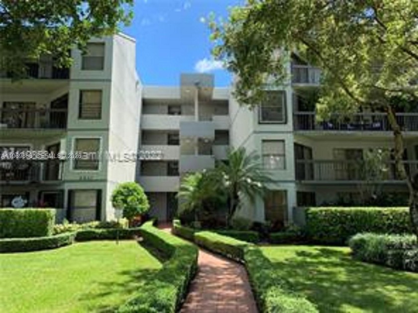 !! BEAUTIFUL & TOTALLY RENOVATED 2/2 APARTMENT IN DESIRABLE - Beach Condo for sale in Miami, Florida on Beachhouse.com