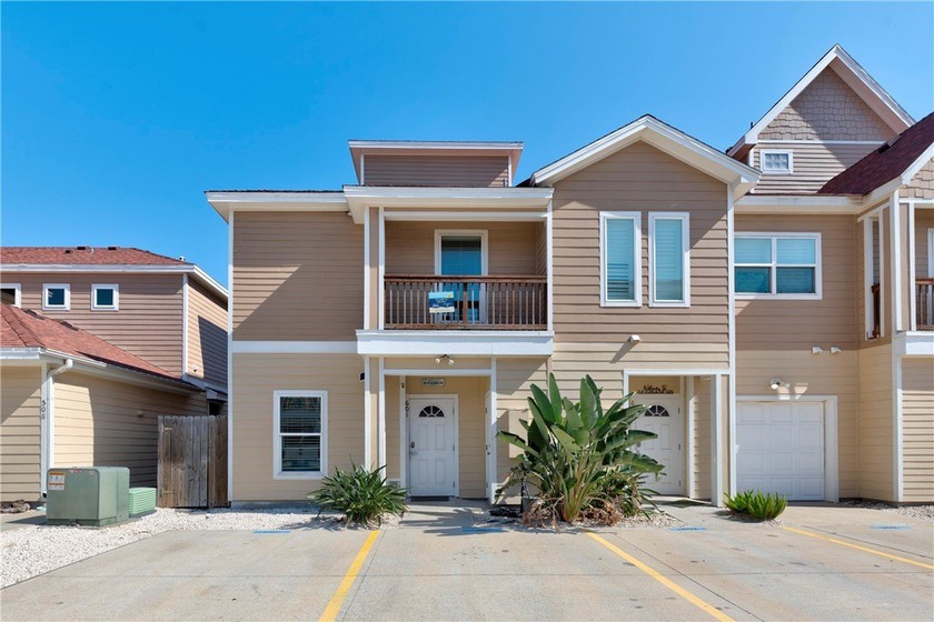 Short walk to the beach! In-town, golf-cart accessible 3-story - Beach Townhome/Townhouse for sale in Port Aransas, Texas on Beachhouse.com