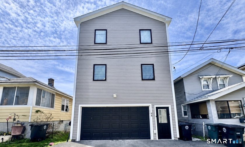 Bring your kayaks & beach chairs & enter into the coastal - Beach Home for sale in Milford, Connecticut on Beachhouse.com