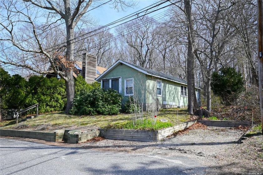 Welcome to your cozy retreat in the charming Reeves Park - Beach Home for sale in Riverhead, New York on Beachhouse.com