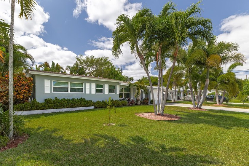 East Boca pool home situated on an oversized corner lot - Beach Home for sale in Boca Raton, Florida on Beachhouse.com