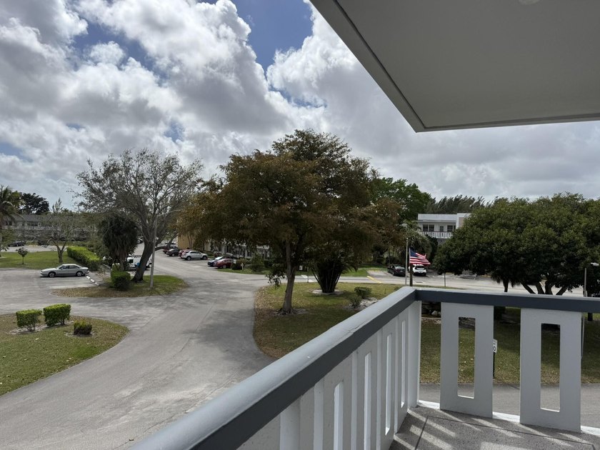 301 Wellington F - Beach Condo for sale in West Palm Beach, Florida on Beachhouse.com