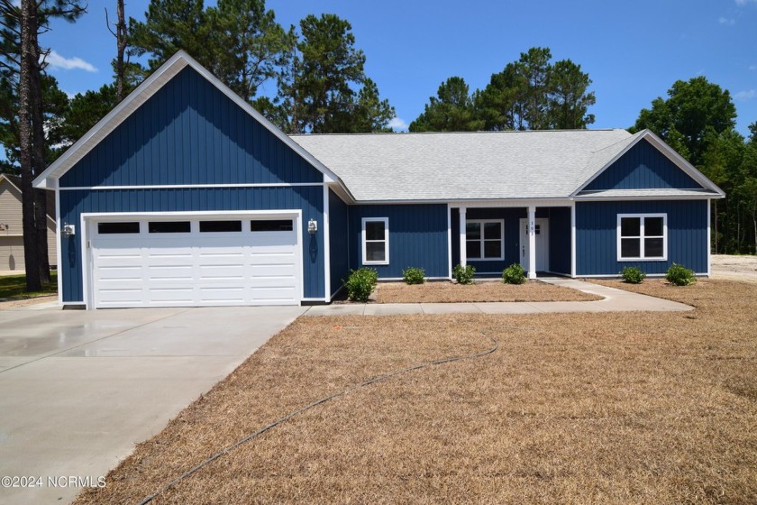 This beautiful new home was built on a .365 acre lot by Craven - Beach Home for sale in New Bern, North Carolina on Beachhouse.com