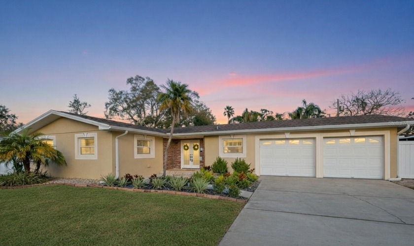 Come see this move-in-ready single-family home in a prime - Beach Home for sale in Clearwater, Florida on Beachhouse.com