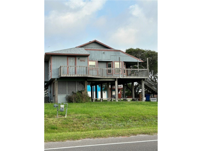 4042 Laguna Shores Road offers 3 bedrooms 2 bathrooms and a - Beach Home for sale in Corpus Christi, Texas on Beachhouse.com