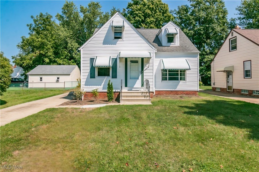 Welcome home to wonderful Willowick!  Step in through the Front - Beach Home for sale in Willowick, Ohio on Beachhouse.com