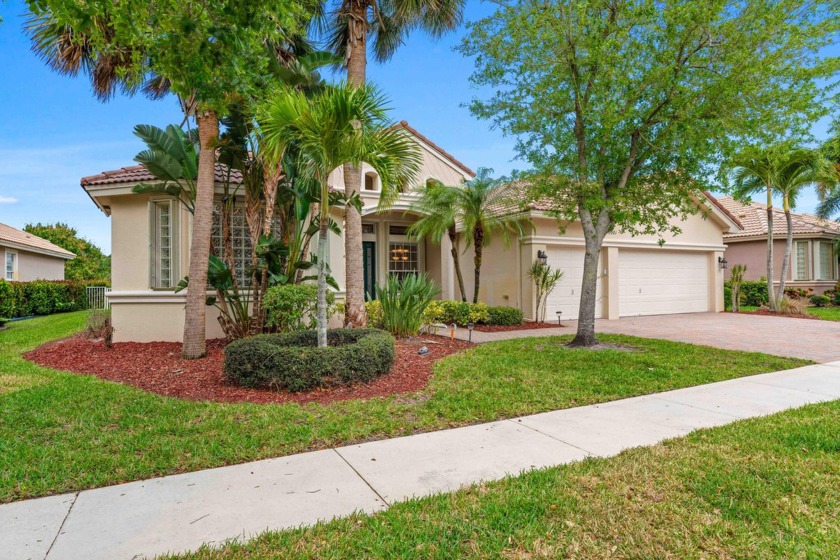 Summerfield great location in the estates section, and lake - Beach Home for sale in Stuart, Florida on Beachhouse.com