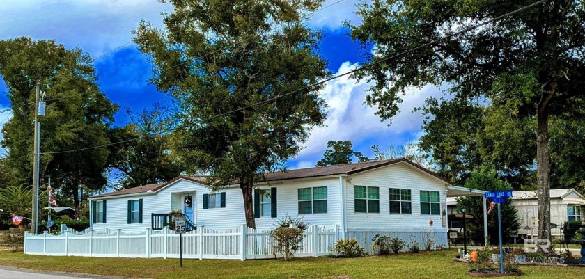 Gorgeous home in the much-desired Spanish Cove Subdivision! This - Beach Home for sale in Lillian, Alabama on Beachhouse.com