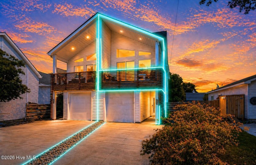 Nestled just off the Island Greenway, this beautiful townhome - Beach Townhome/Townhouse for sale in Carolina Beach, North Carolina on Beachhouse.com