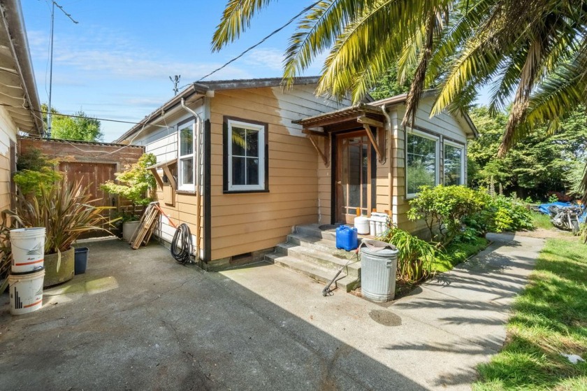 Step into your own secret garden oasis only minutes from the 101 - Beach Home for sale in Ferndale, California on Beachhouse.com