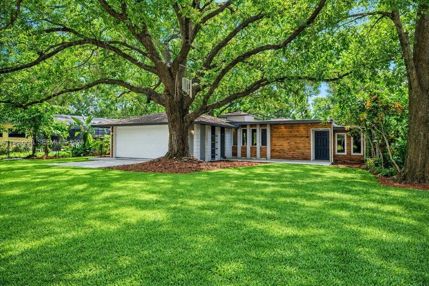 SELLERS MOTIVATED -- FULLY REMODELED WEST OF THE TRAIL - Beach Home for sale in Sarasota, Florida on Beachhouse.com