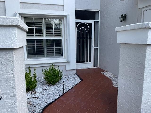 Model perfect and beautifully updated first floor unit with lake - Beach Condo for sale in Boynton Beach, Florida on Beachhouse.com