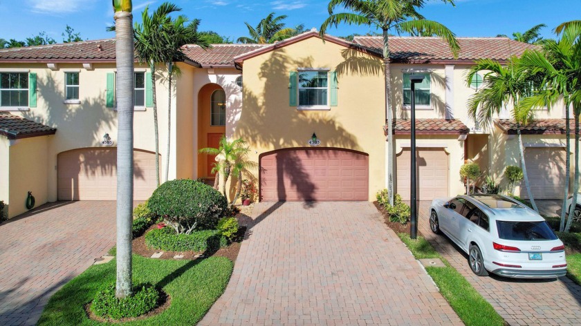 Luxury living in this exceptional 3 bedroom, 2.5 bathrooms - Beach Townhome/Townhouse for sale in Palm Beach Gardens, Florida on Beachhouse.com