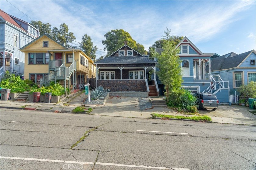 PRICE REDUCTION!
Fully renovated 2-bedroom, 2.5-bath home with - Beach Home for sale in Oakland, California on Beachhouse.com