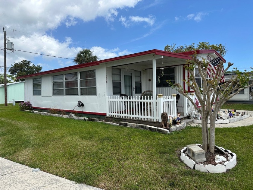 Step into this beautifully furnished, move-in ready home - Beach Home for sale in South Daytona, Florida on Beachhouse.com