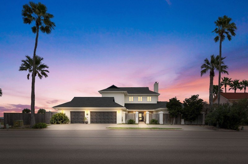 Rare Waterfront Opportunity! This exceptional waterfront - Beach Home for sale in Corpus Christi, Texas on Beachhouse.com